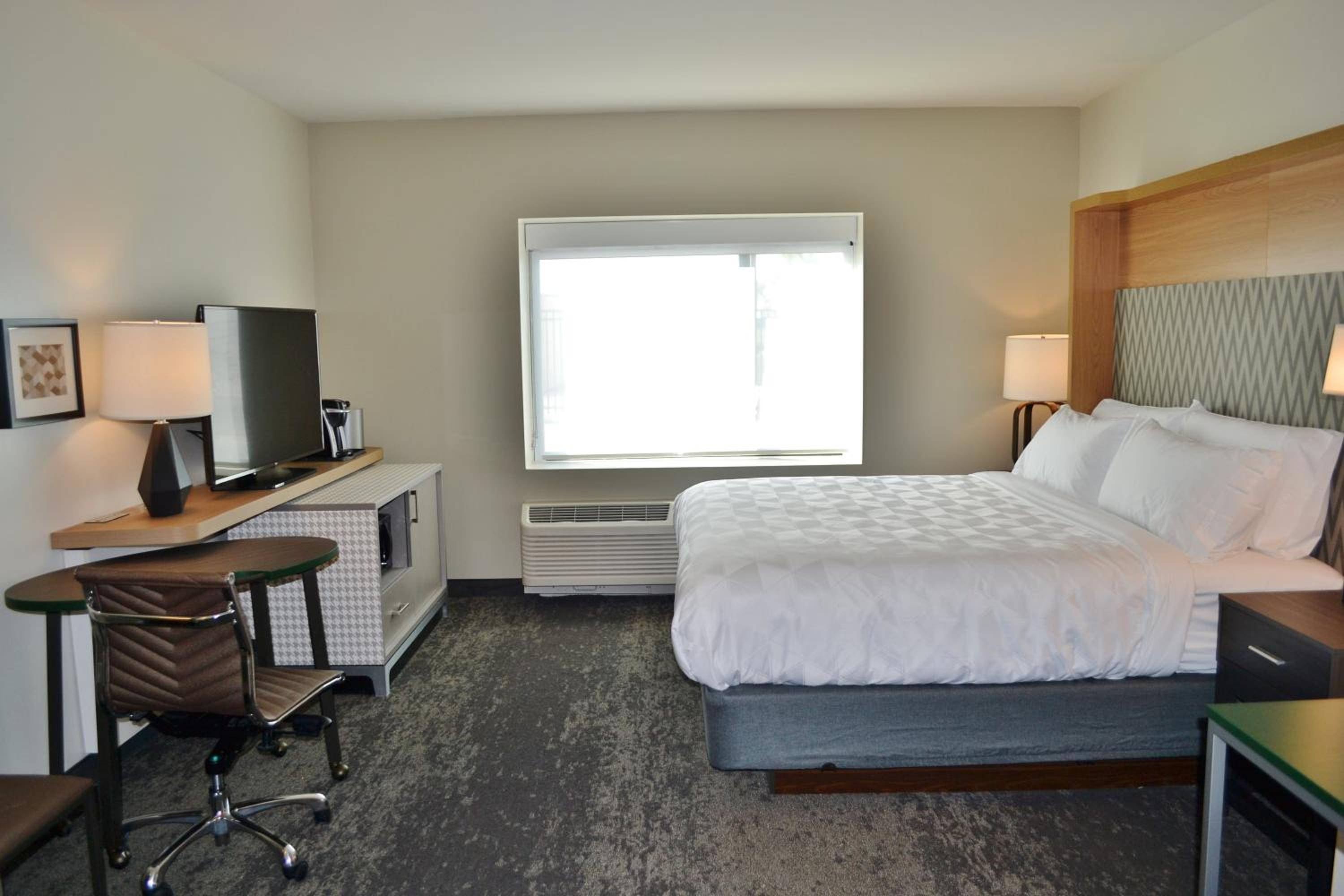 King Room with Roll-In Shower - Disability Access