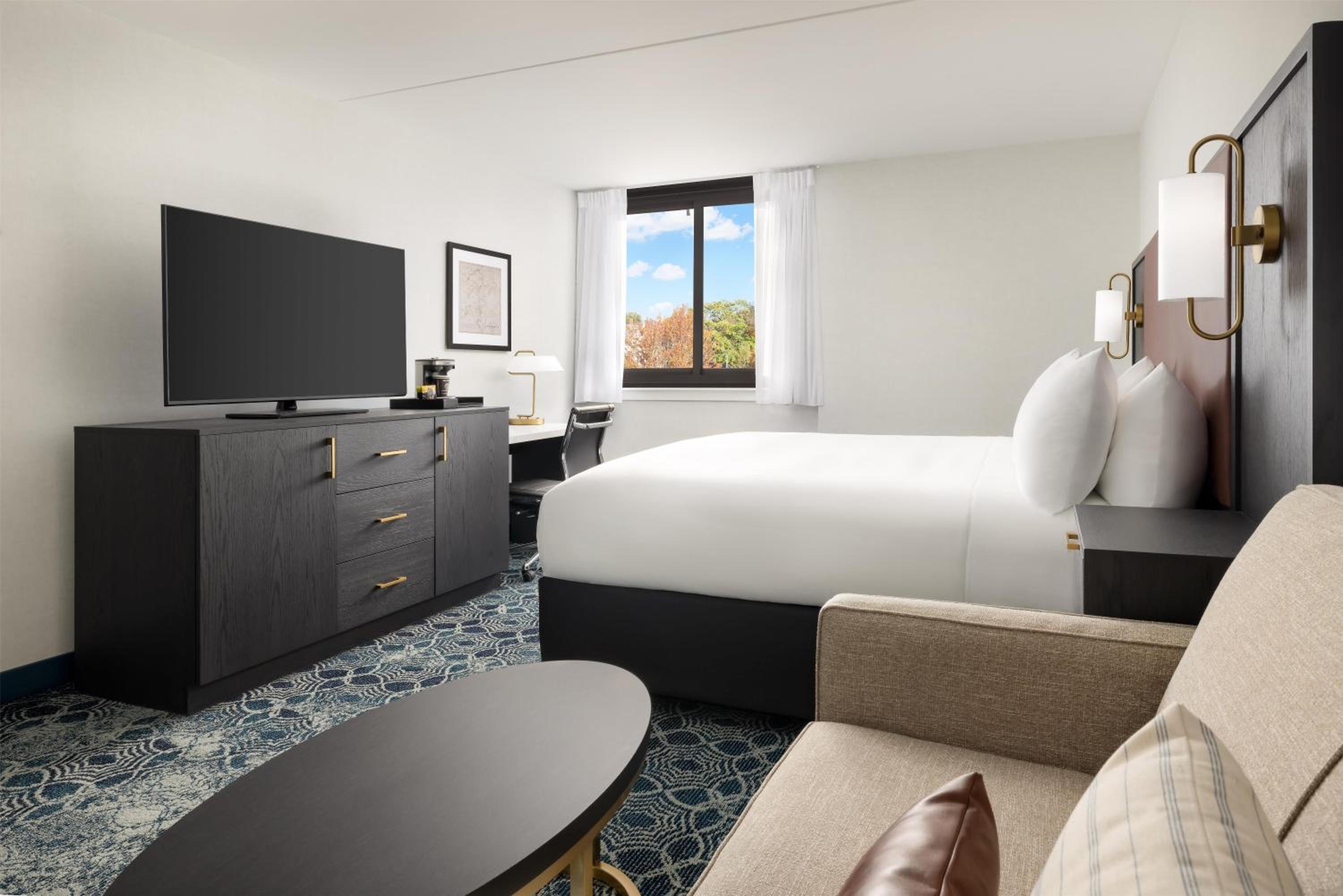 King Corner Room