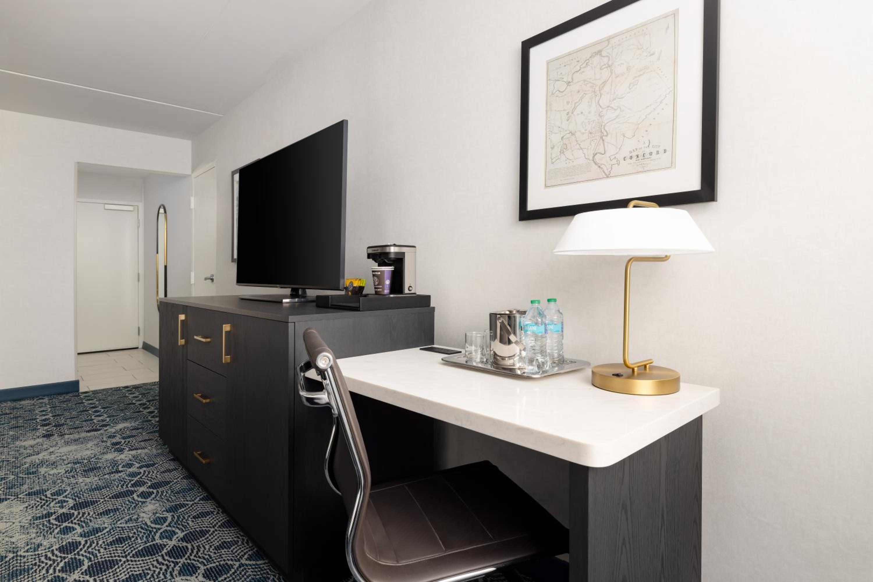 Corner Queen Room with Two Queen Beds