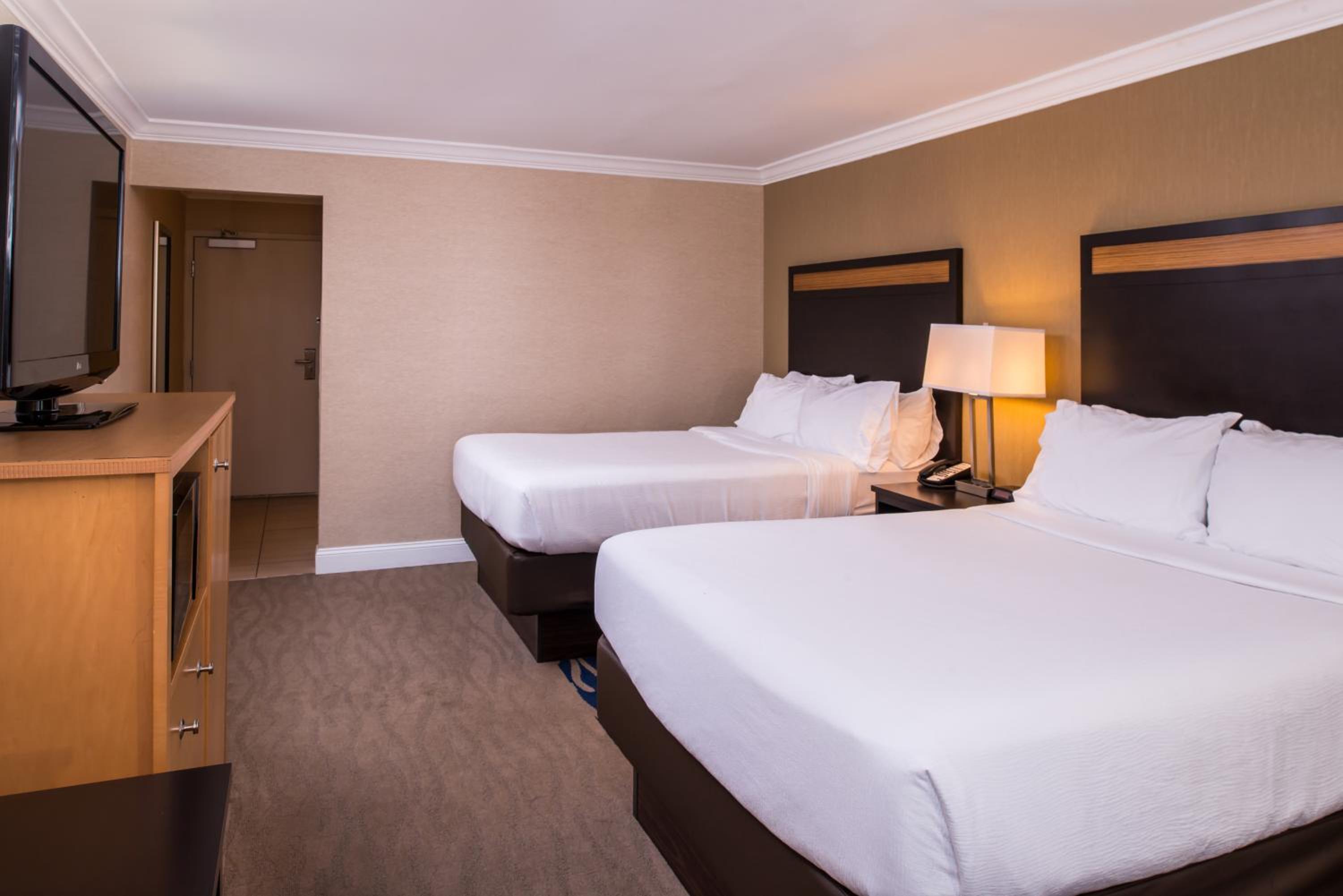 Standard Queen Room With Two Queen Beds