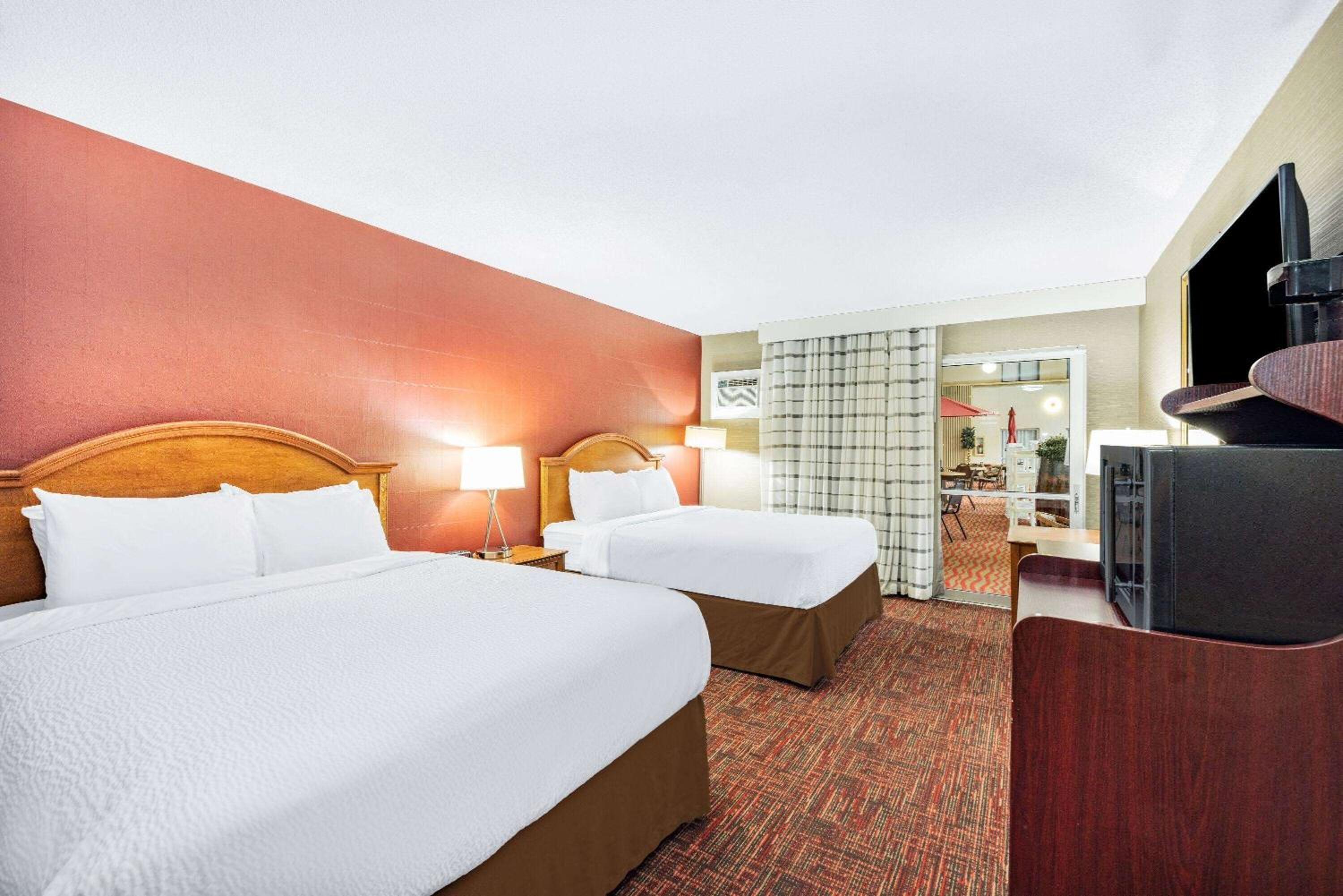 Poolside Queen Room with Two Queen Beds - Non-Smoking