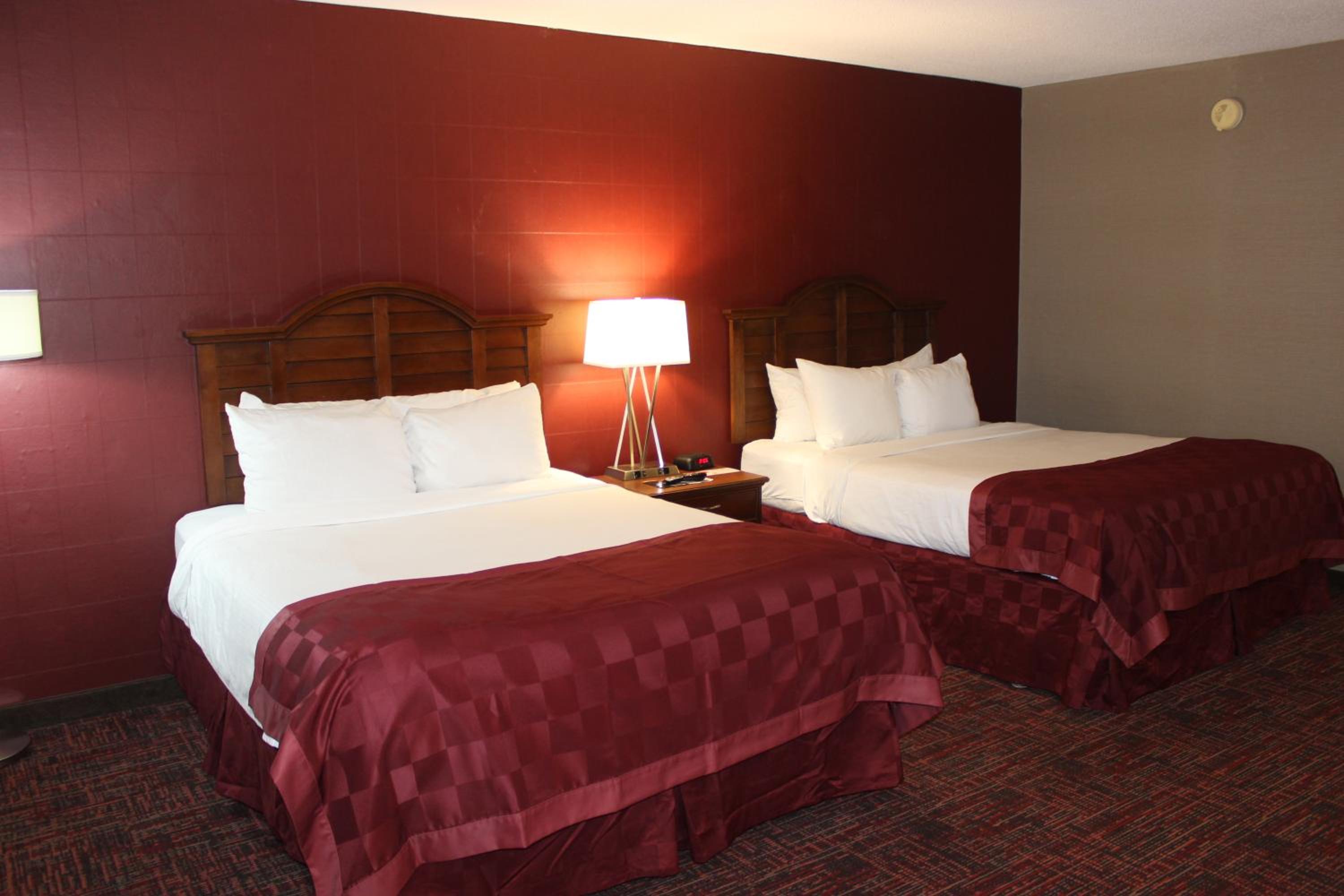 Queen Room with Two Queen Beds and Roll-in Shower - Mobility Accessible/Non-Smoking