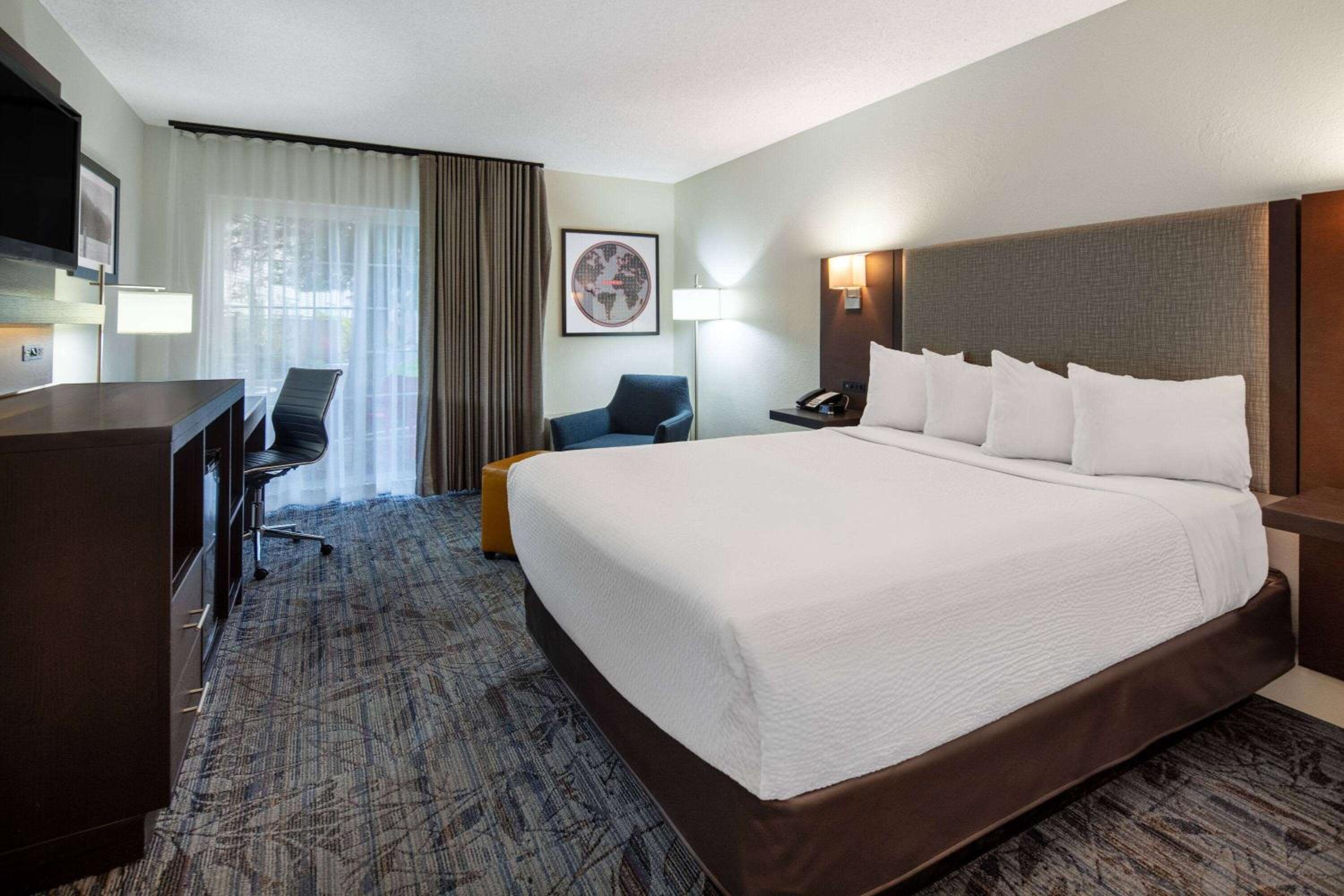 Deluxe Queen Room - Mobility Access/Non-Smoking