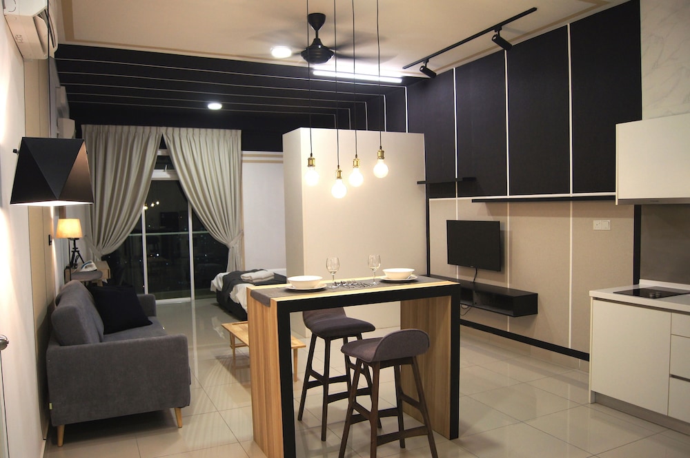 Deluxe Studio Suite, City View