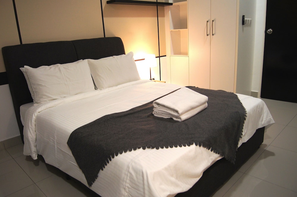 Deluxe Suite, 2 Bedrooms, City View
