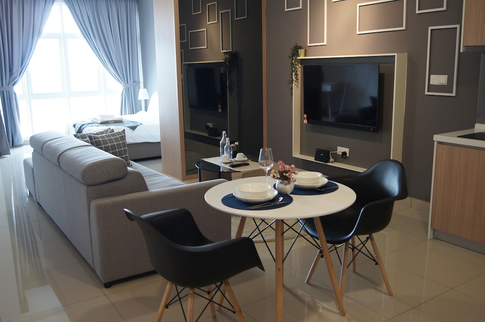 Deluxe Double or Twin Room With City View