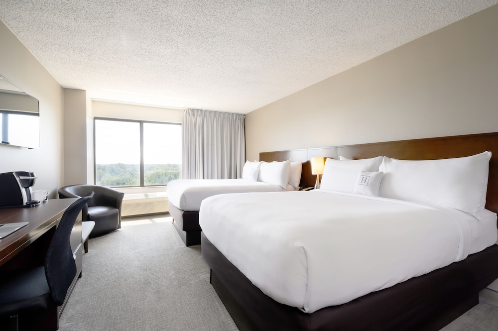 Standard Room with 2 Queens