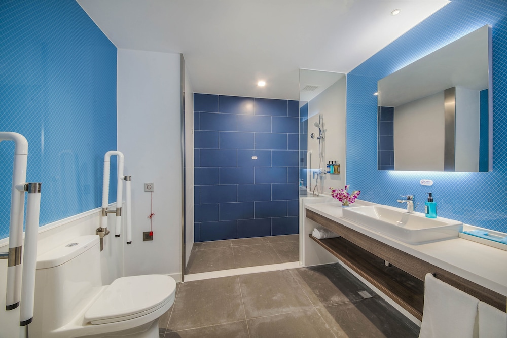 Standard Room, 1 Queen Bed, Accessible