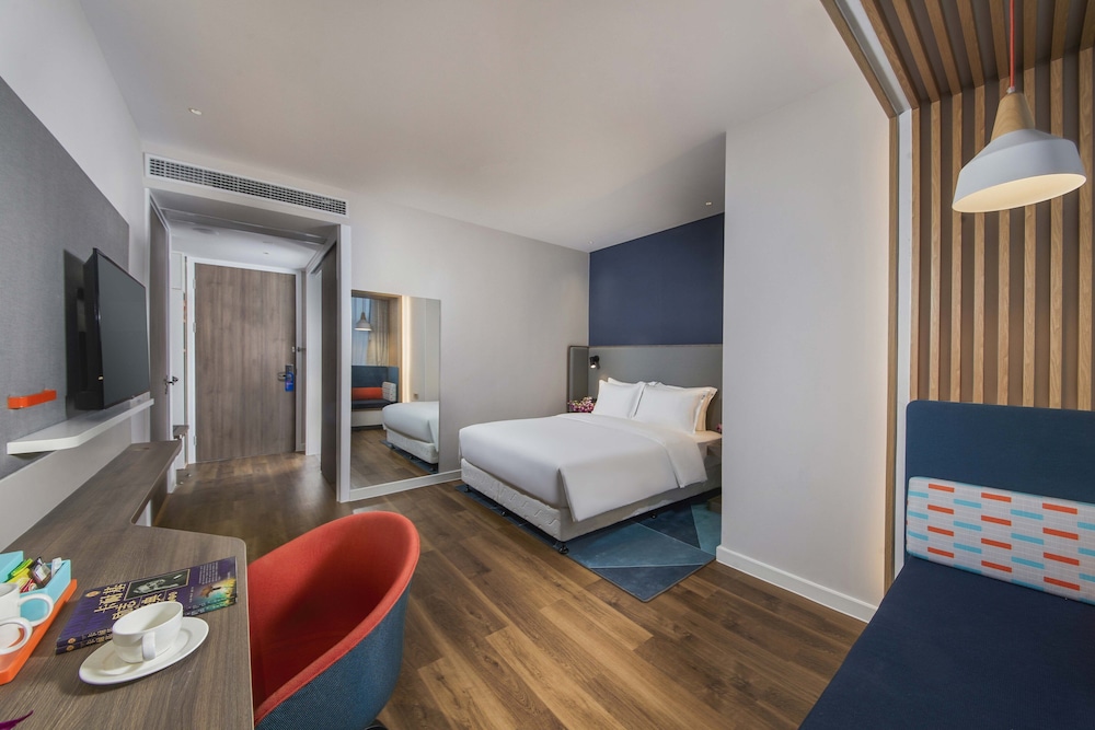 Standard Room, 1 Queen Bed (Extra Floor Space)