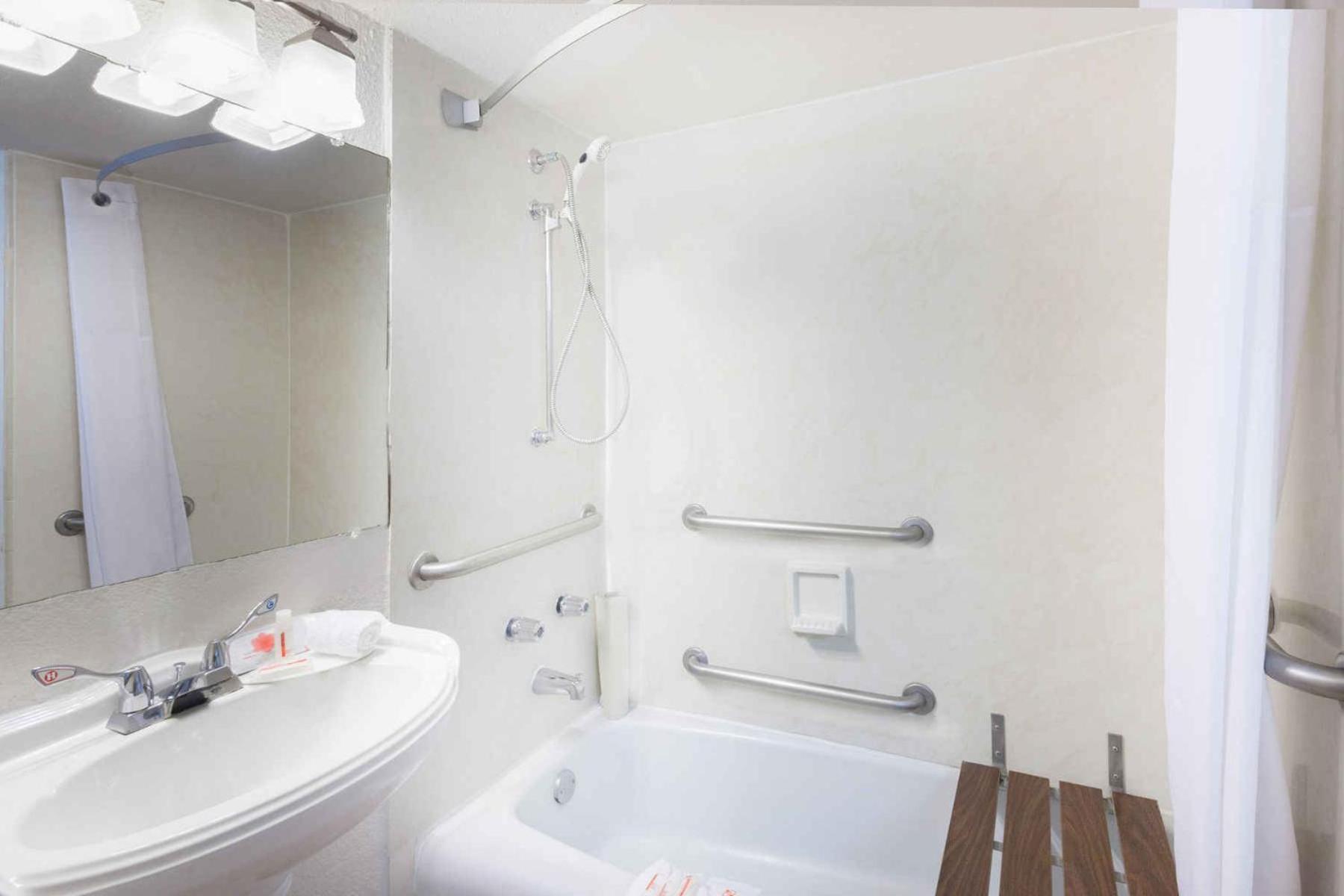 King Room - Mobility Access/Non-Smoking