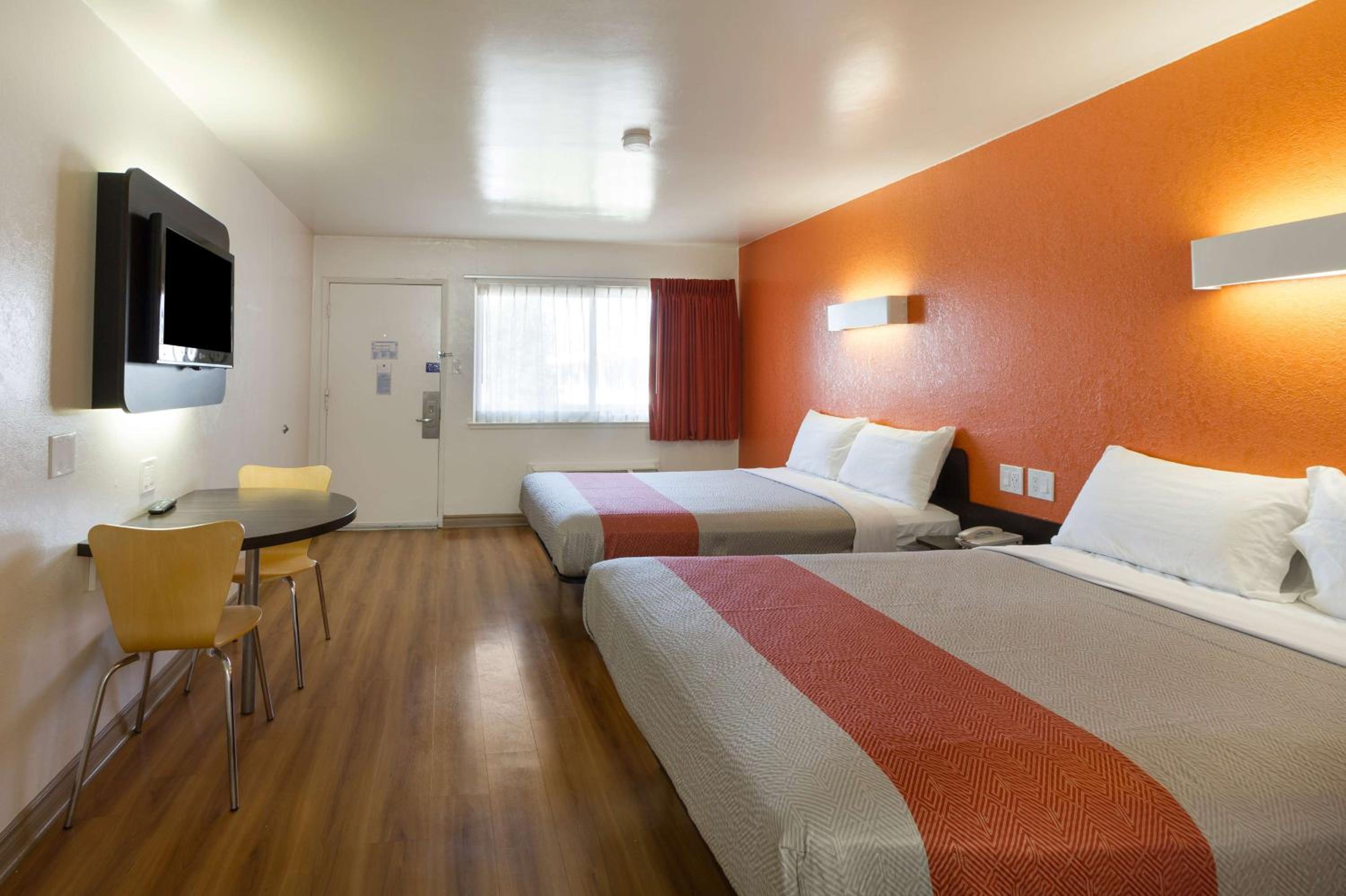 Queen Room with Two Queen Beds - Smoking