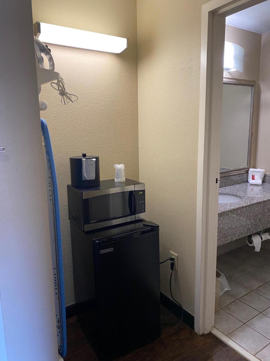 One-Bedroom Suite with 1 King Bed Non-Smoking