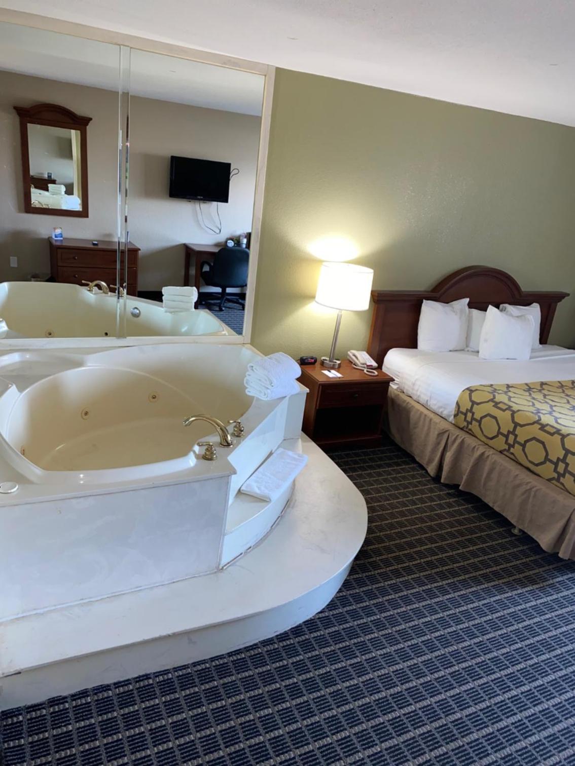 Studio Suite with 1 King Bed Non-Smoking