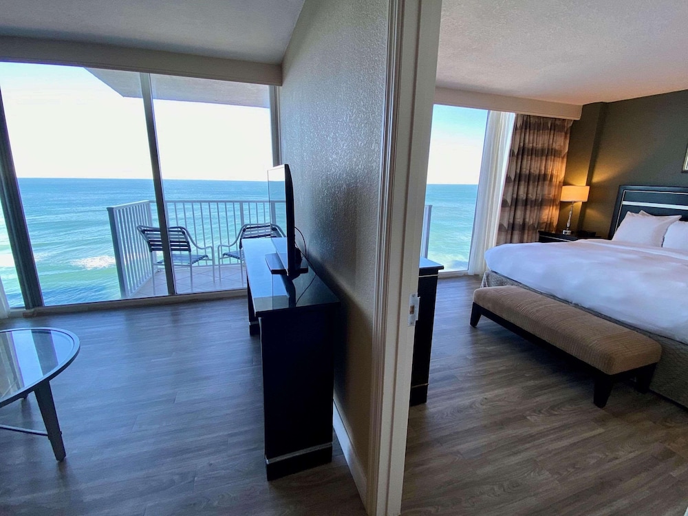 Suite, 1 King Bed with Sofa bed, Non Smoking