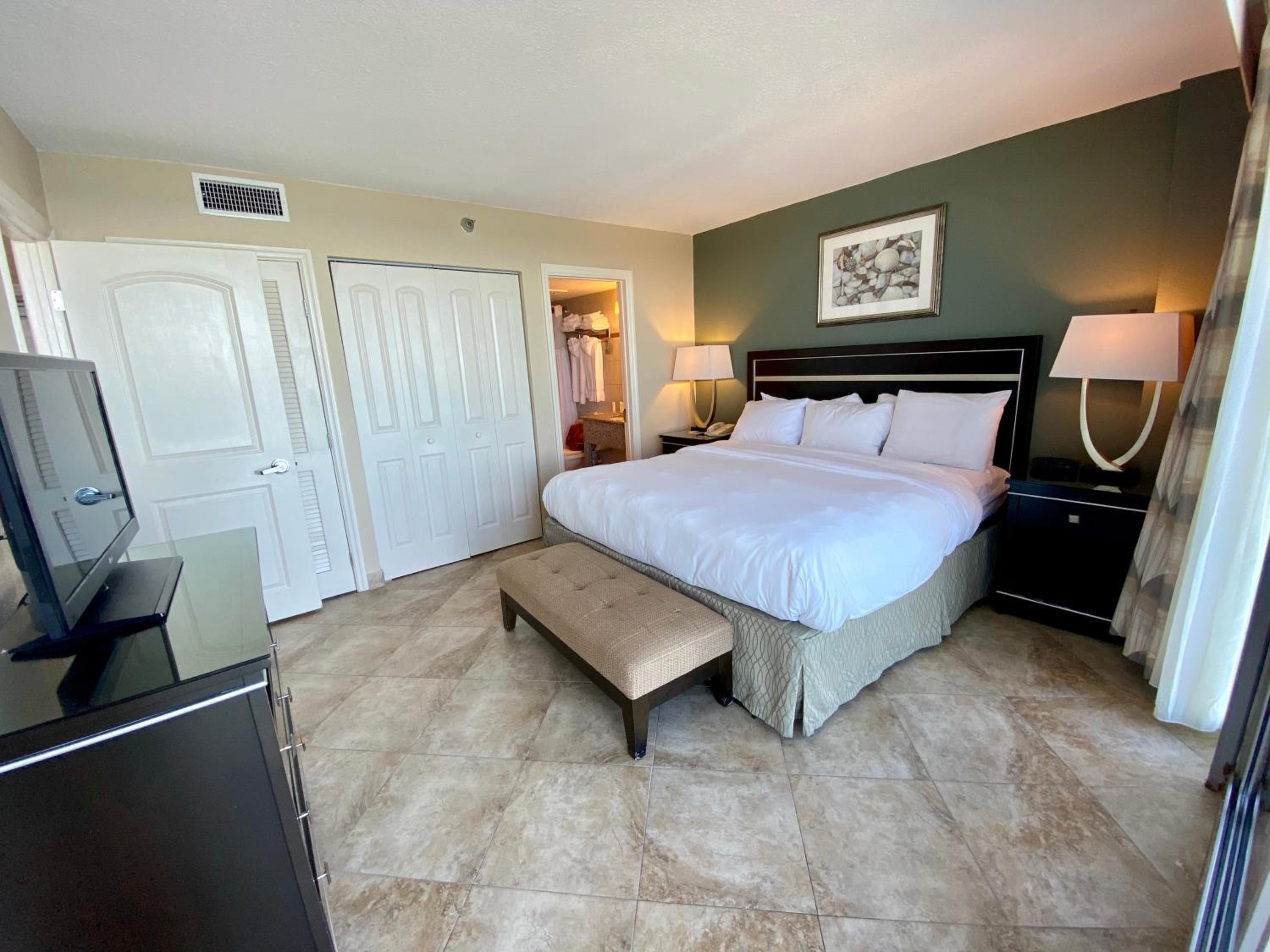 Oceanfront Family Suite over 550 sq. ft. - Balcony