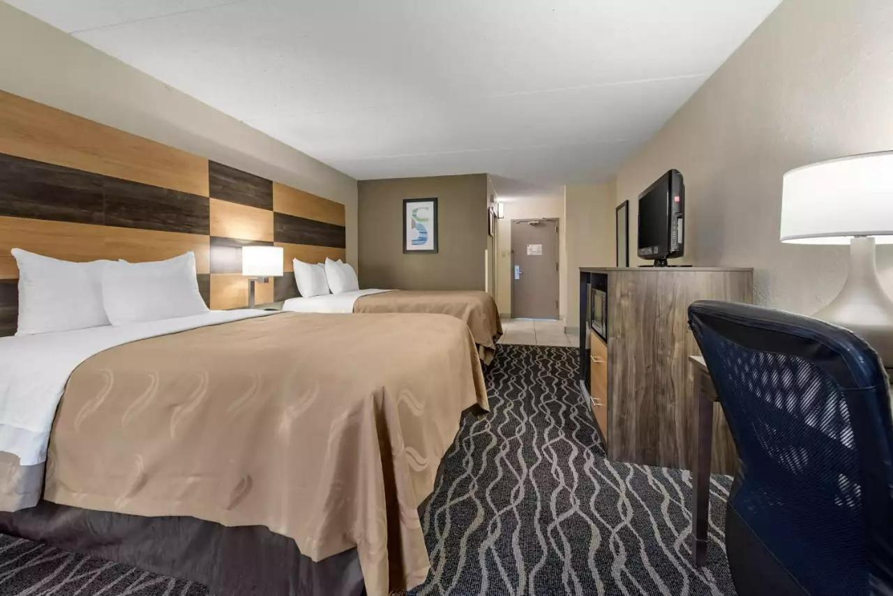 Double Room with Roll-In Shower - Accessible/Non-Smoking