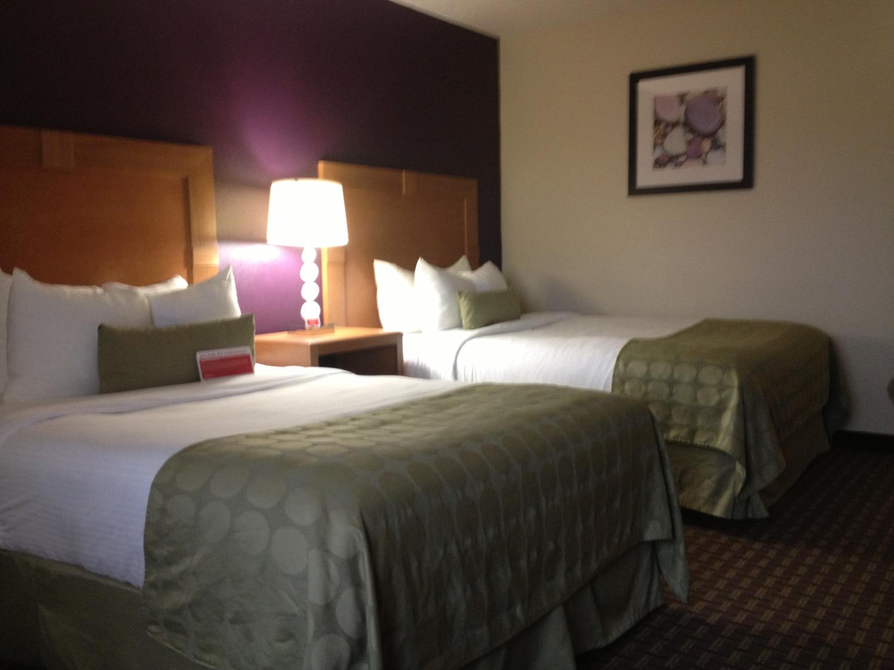 Queen Room with Two Queen Beds and Pool View - Non-Smoking