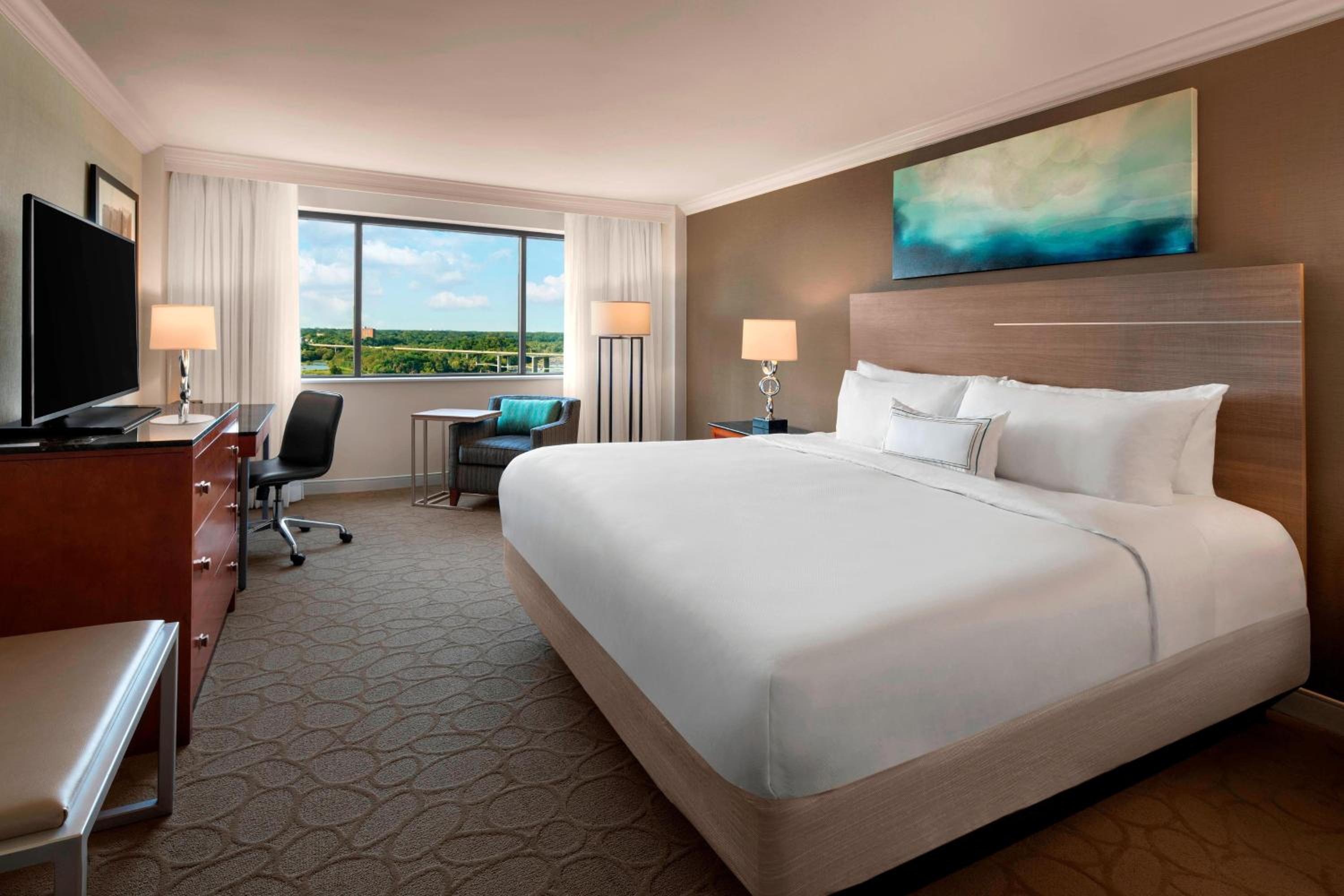 Guest room, 1 King, River view