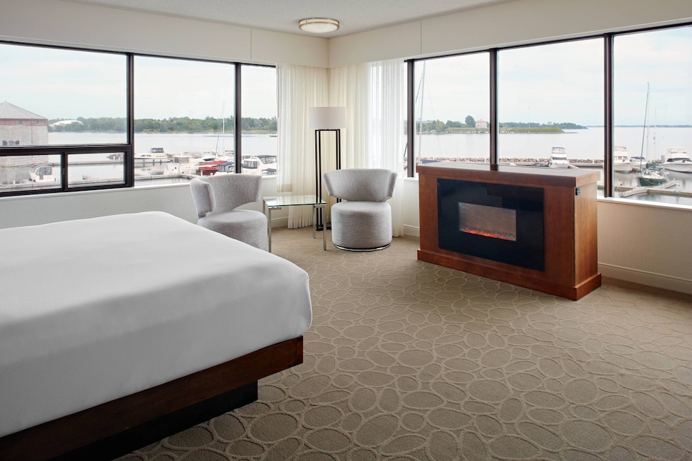 Deluxe Room, 1 King Bed, Corner