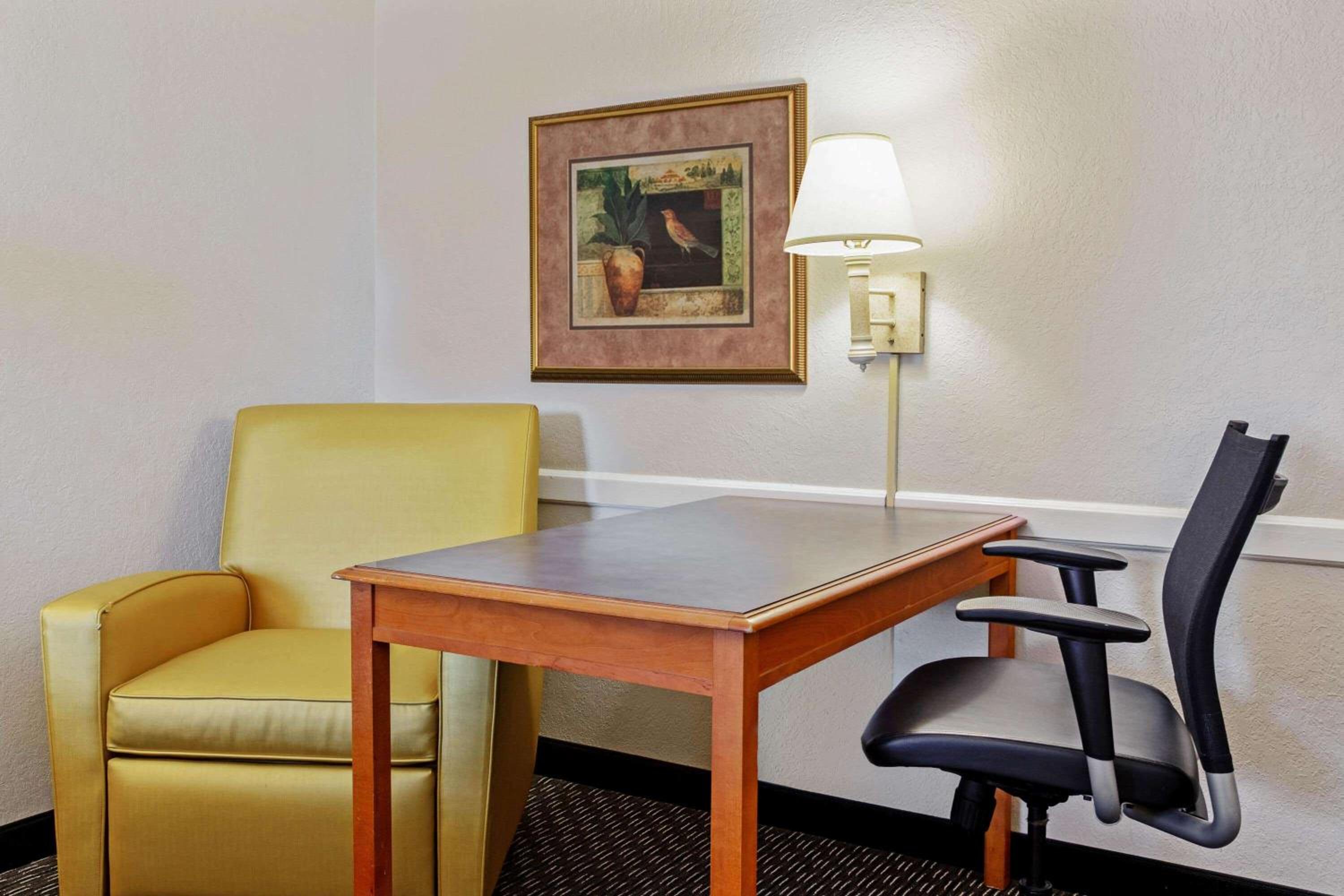 Double Room with Two Double Beds - Disability Access