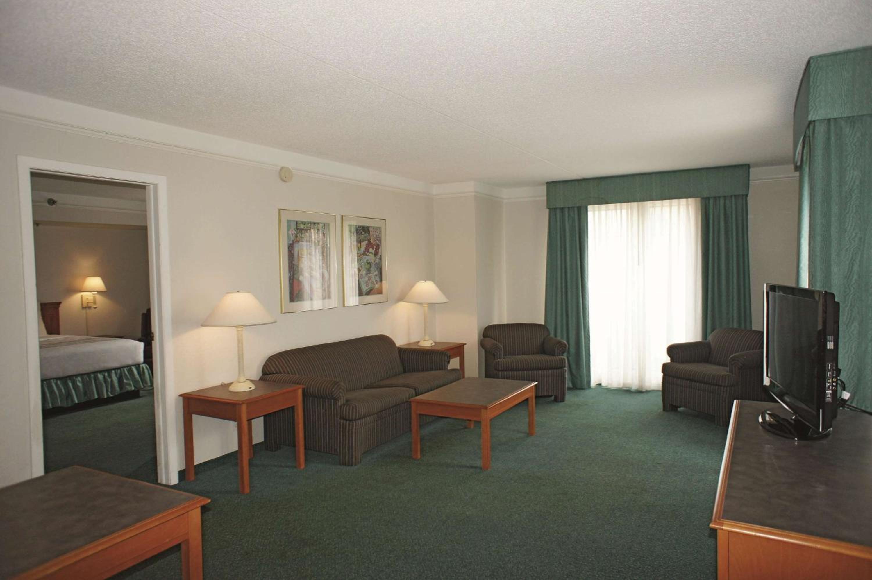 King Suite - Non-Smoking
