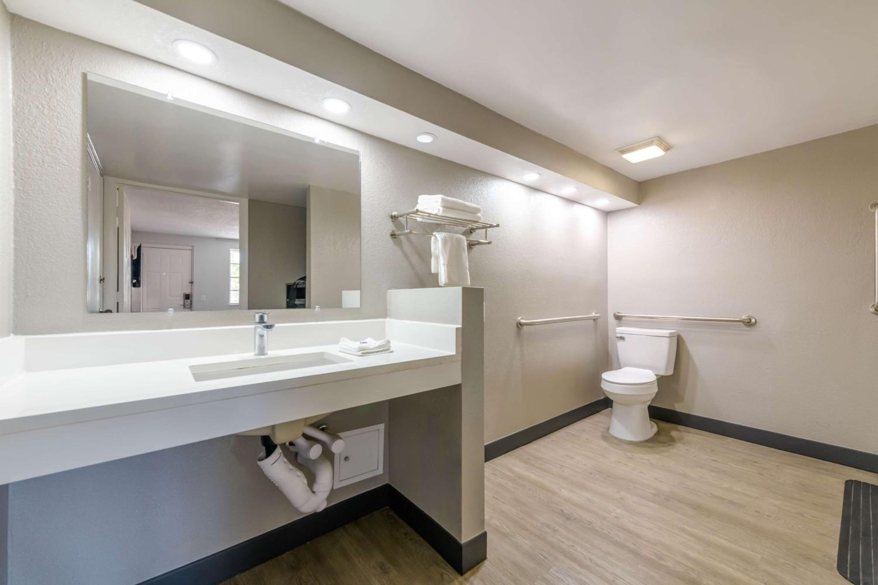 Queen Room with Two Queen Beds - Disability Access - Roll In Shower