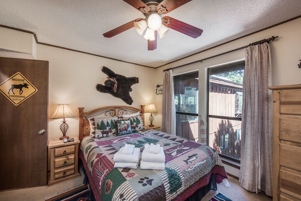 Studio (3 Bedrooms)