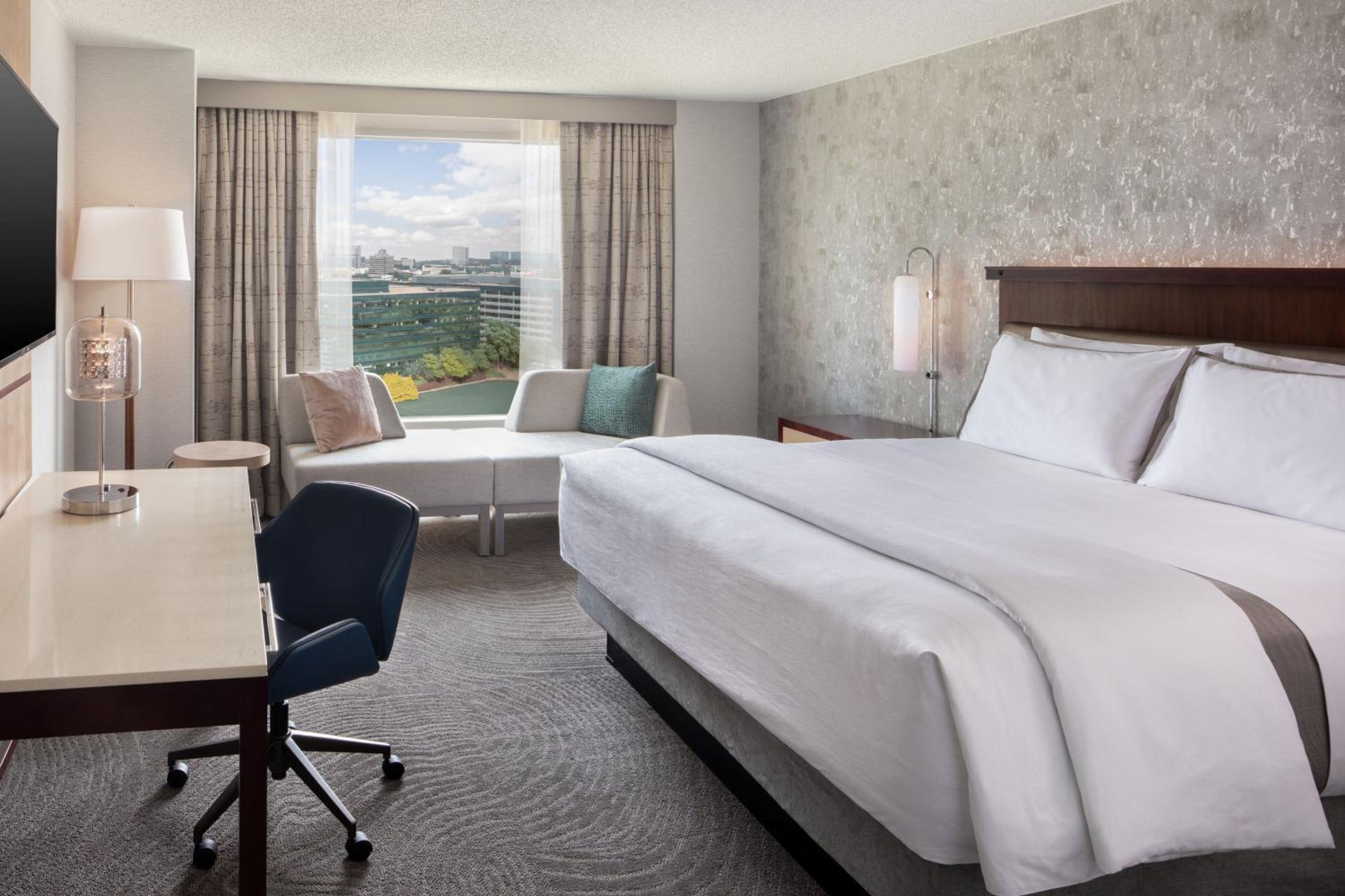 Guest room, 1 King, Lake view