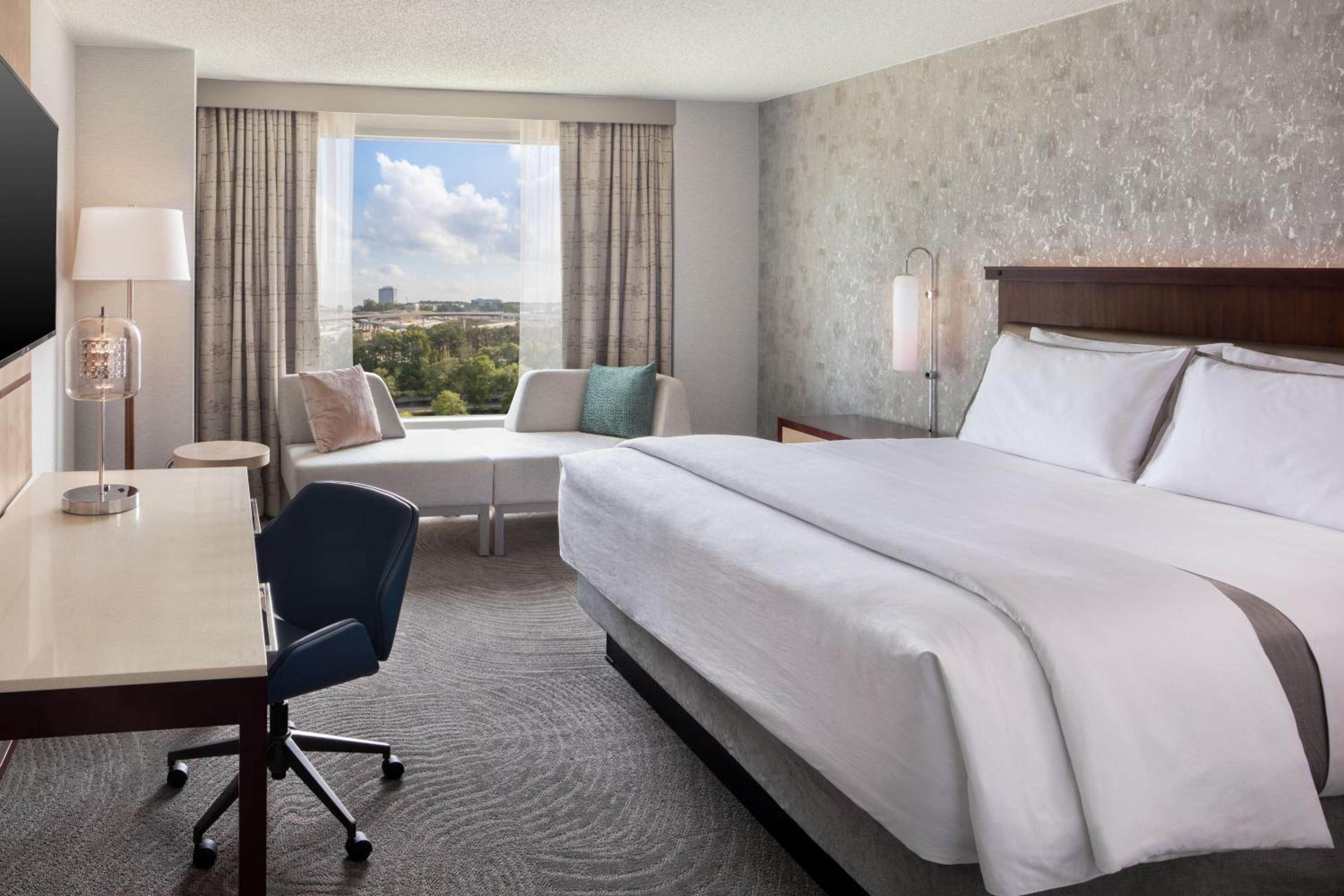 Traditional King Room with Roll-in Shower - Mobility and Hearing Accessible