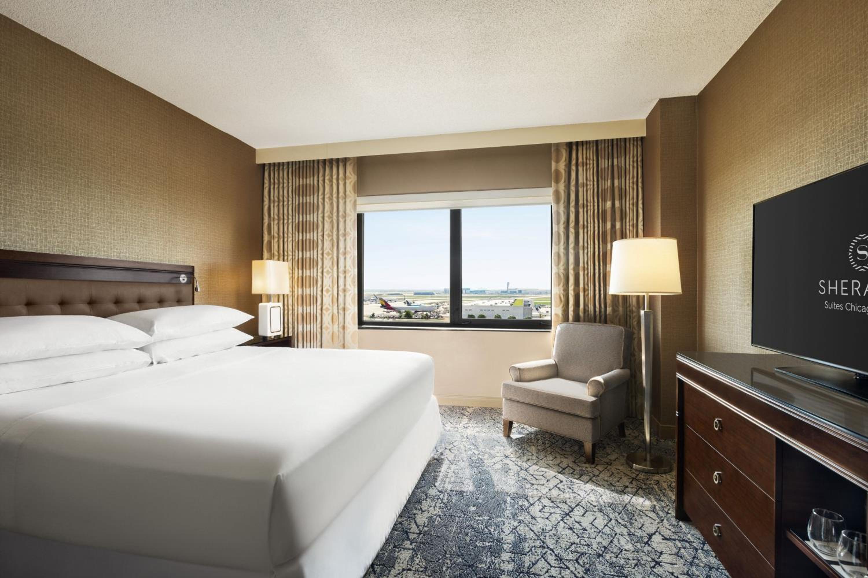 One-Bedroom King Suite - Club Level