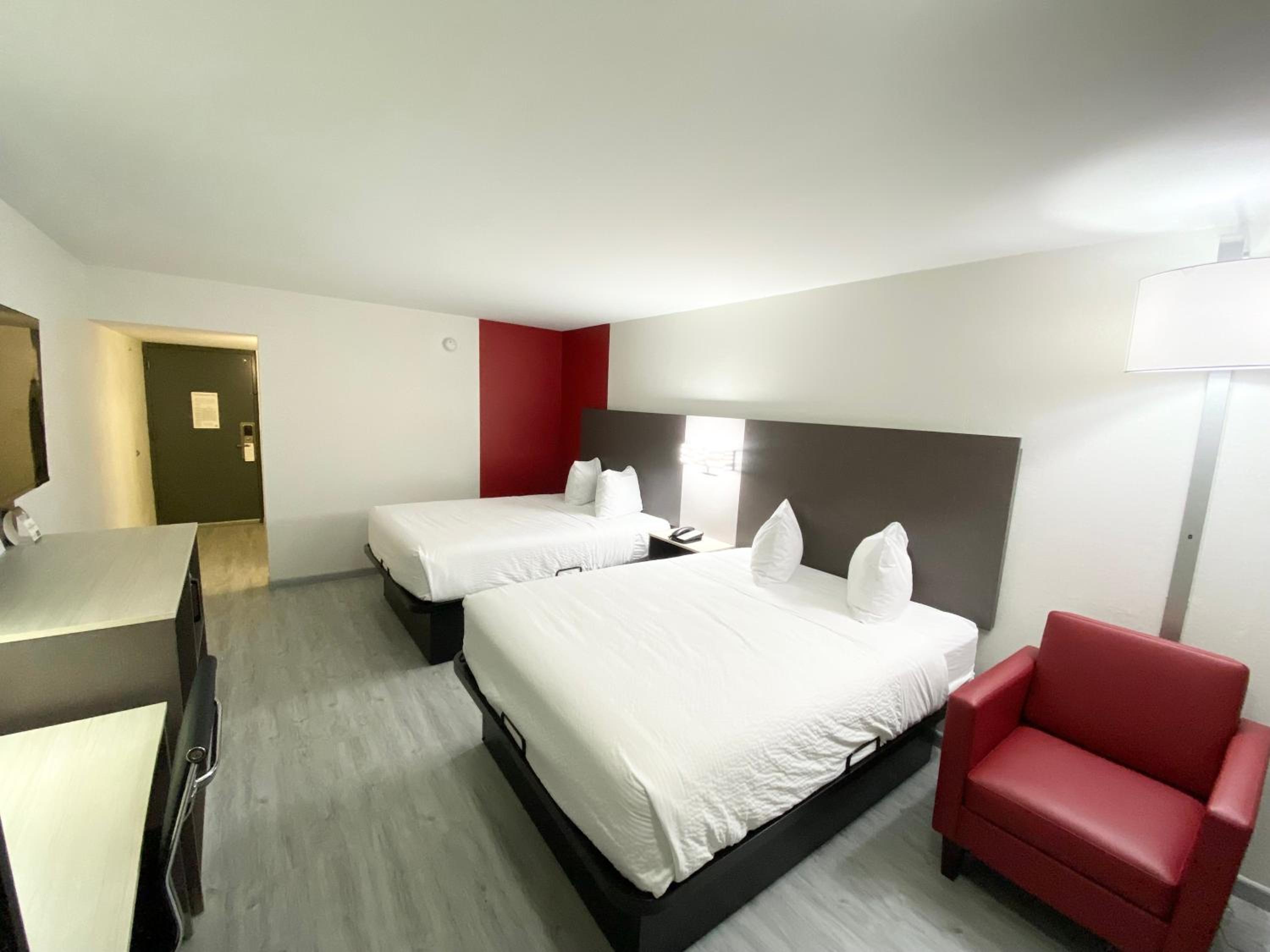 Business Suite With Two Queen Beds - Non-Smoking