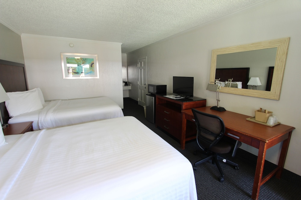 Standard Room, 1 King Bed (Exterior Corridor)