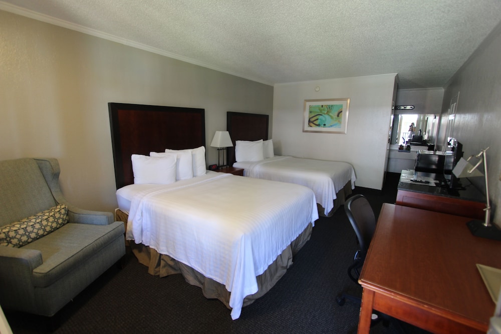 Standard Room, 2 Queen Beds (Exterior Corridor)