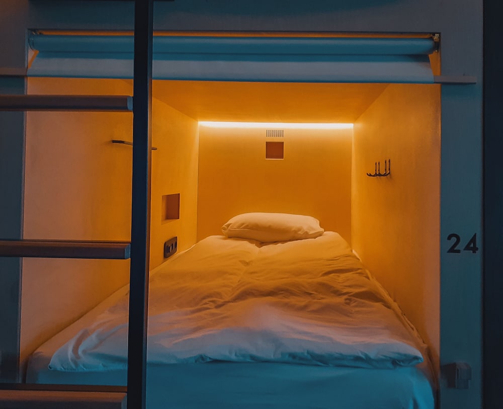 Single Capsule In The Shared Bedroom