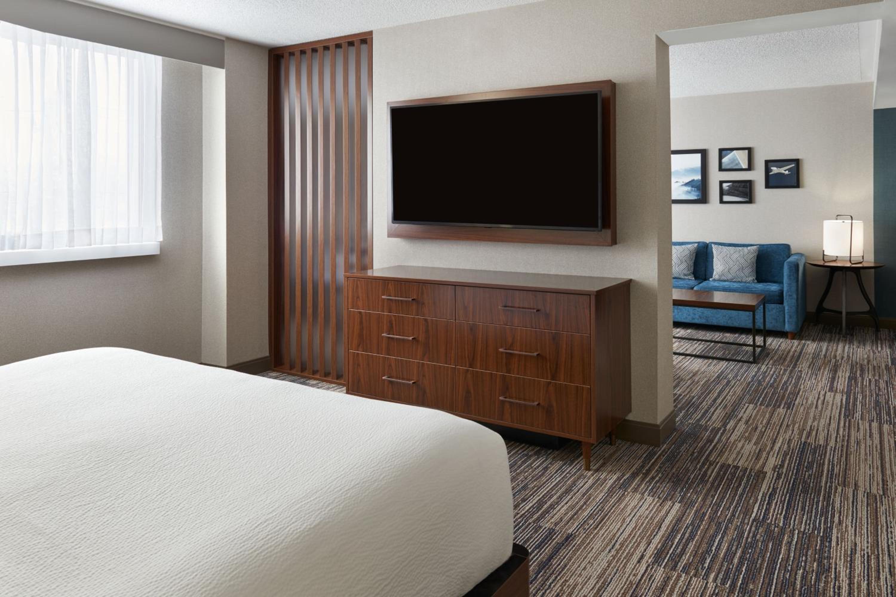 Four Points by Sheraton Point Edward Sarnia