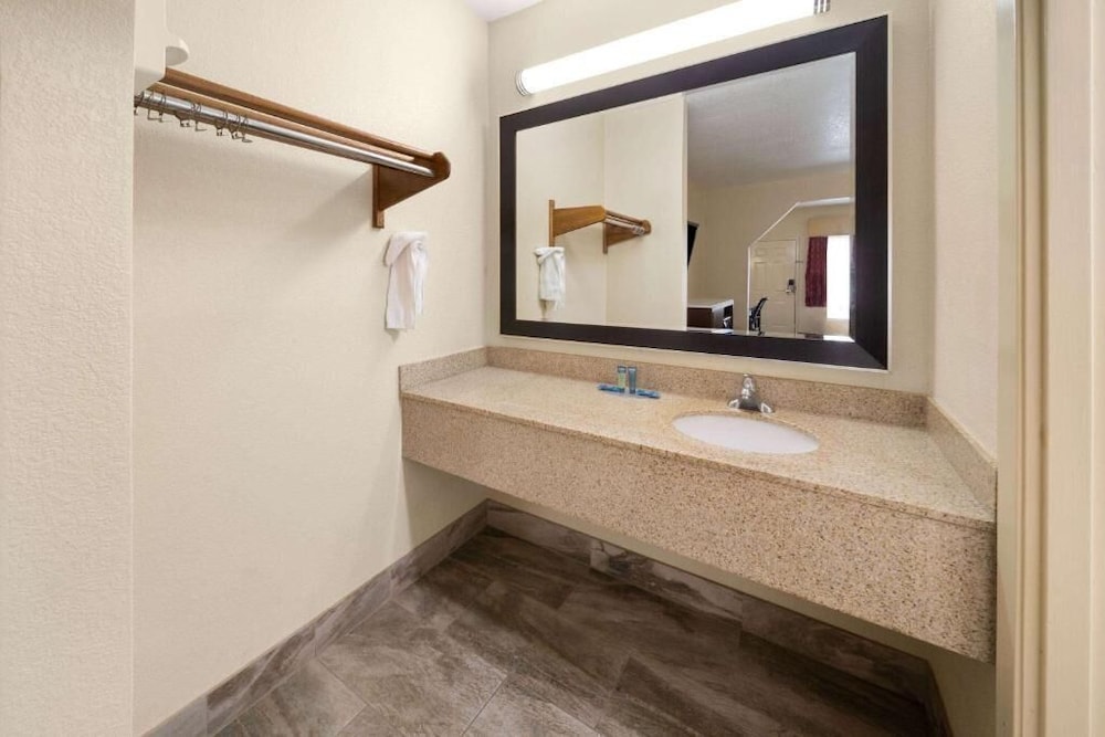 Basic Double Room, 2 Bedrooms, Smoking