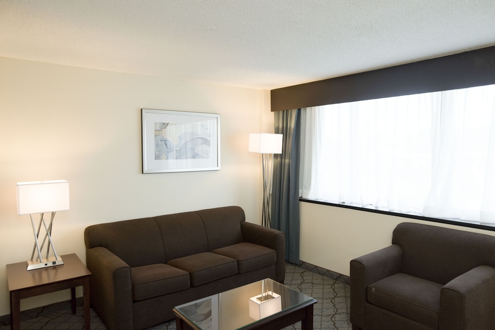 Suite, 1 Bedroom (Walk-In Shower)
