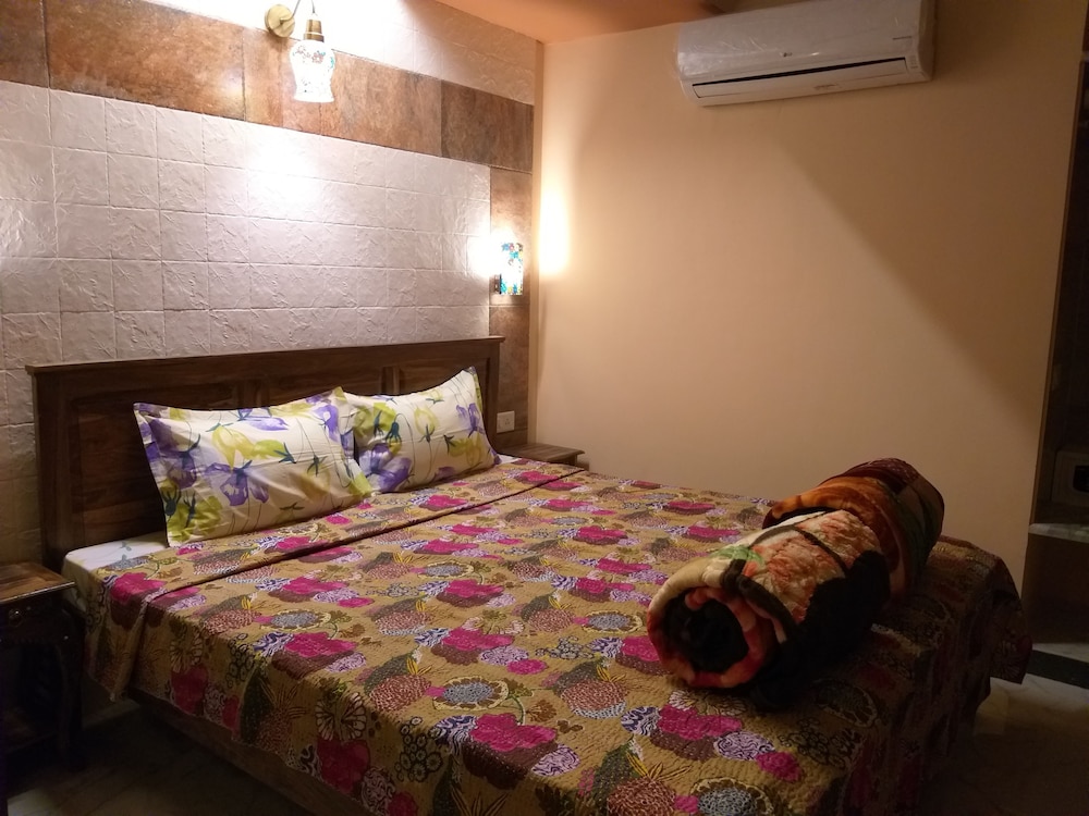 Family Studio, 1 King Bed with Sofa bed