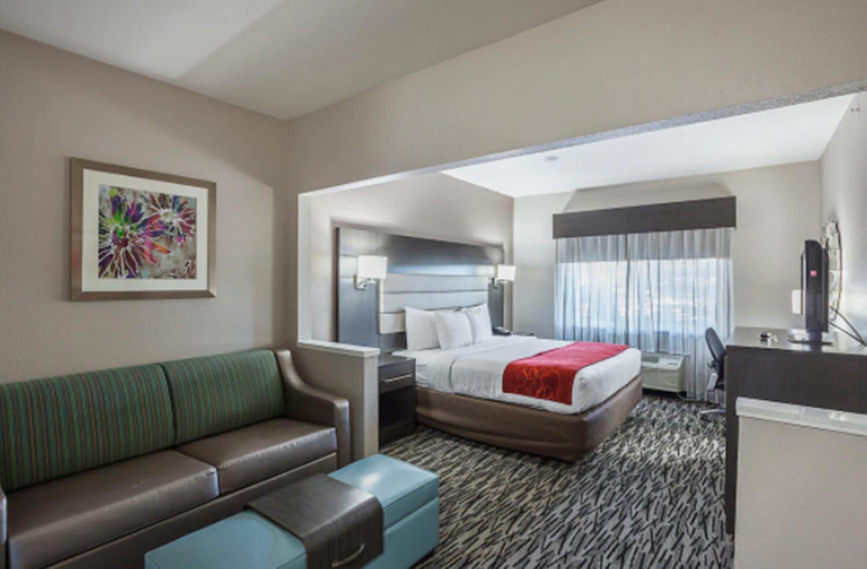 King Suite - Accessible/Non-Smoking