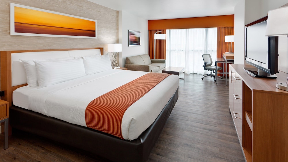 Premium Room, 1 King Bed with Sofa bed (High Floor)