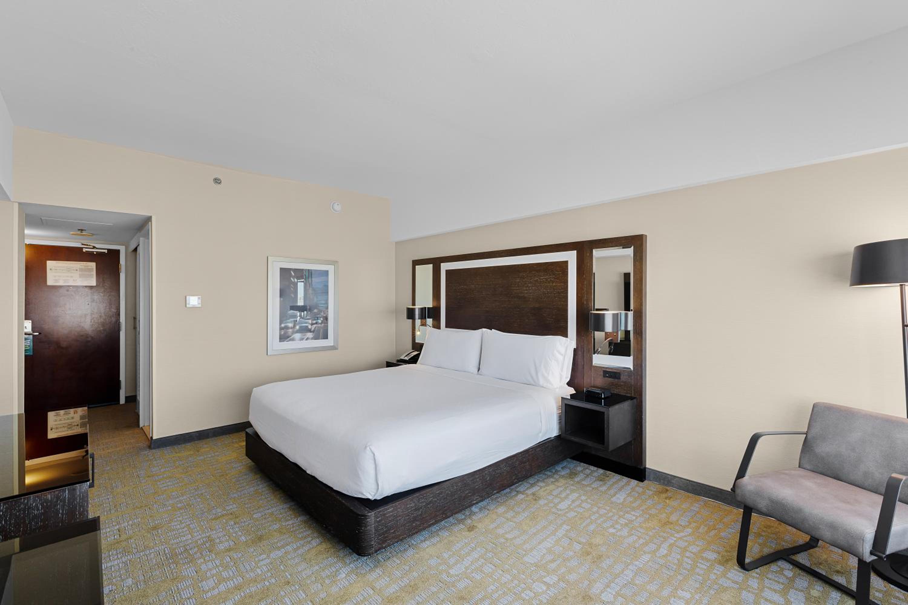 Standard King Room with Mobility Accessible Tub