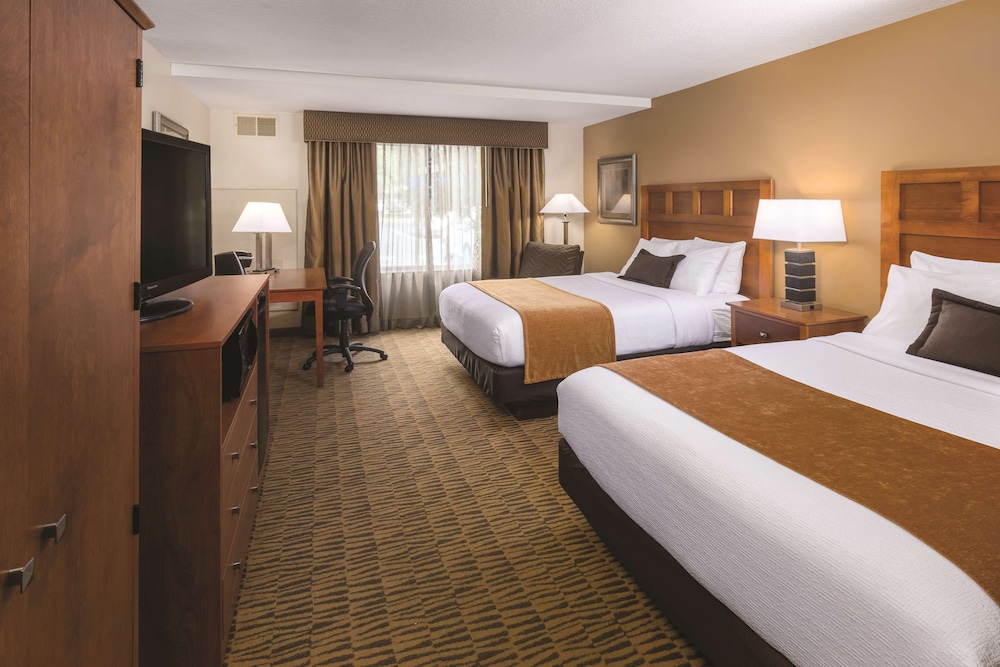 Deluxe Room, Multiple Beds, Non Smoking