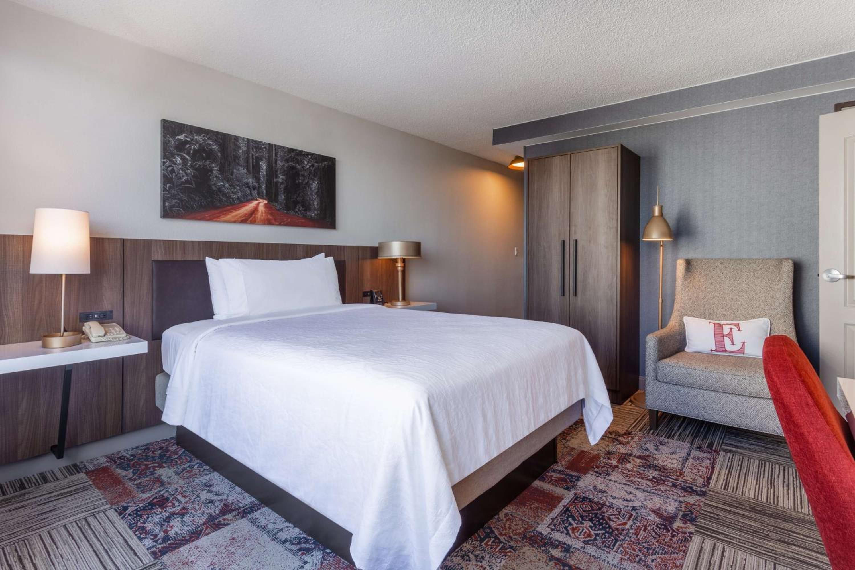 Queen Room with Roll-In Shower - Mobility and Hearing Access