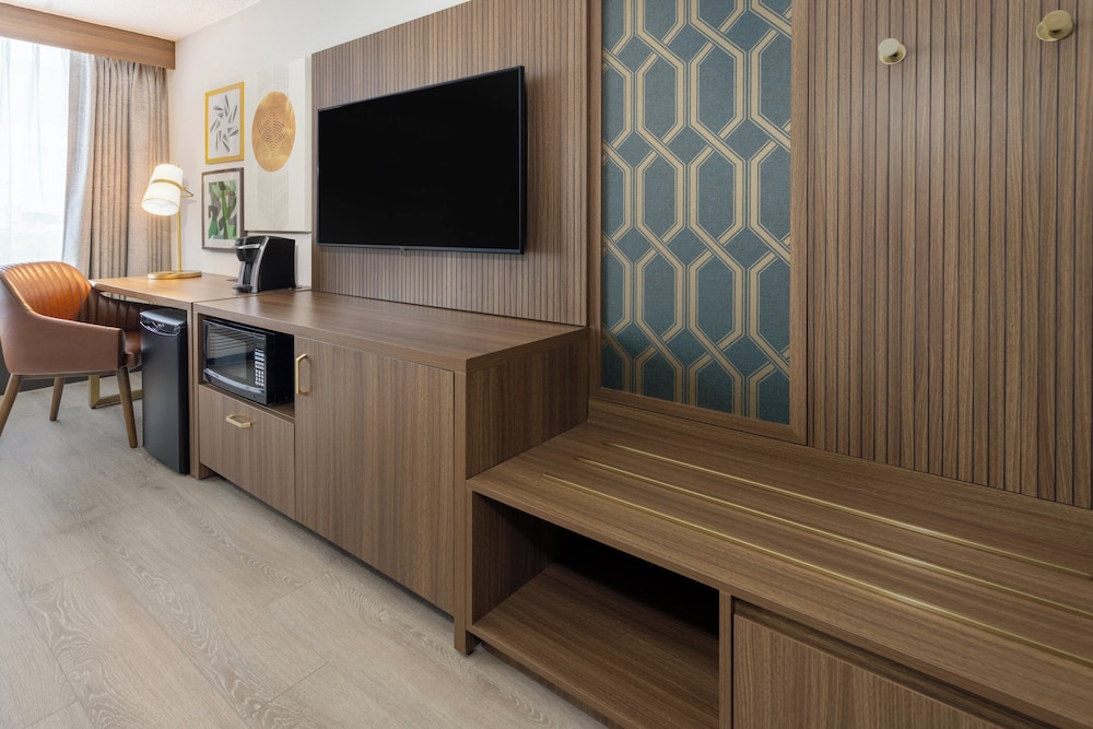 Standard Room, 2 Queen Beds (High Floor)