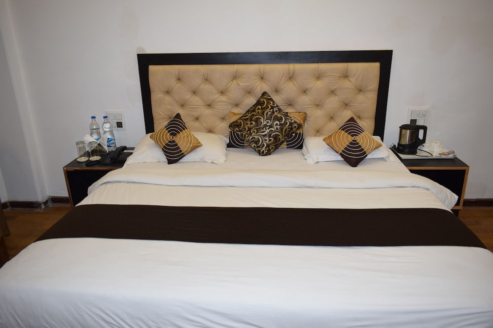 Deluxe Room, 1 King Bed, Smoking