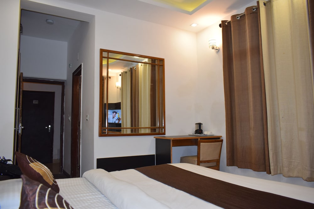 Superior Room, 1 King Bed, Smoking