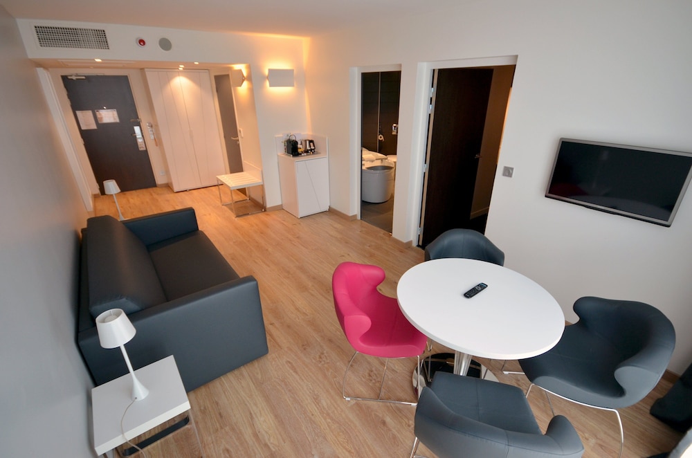 Suite, 1 King Bed with Sofa bed