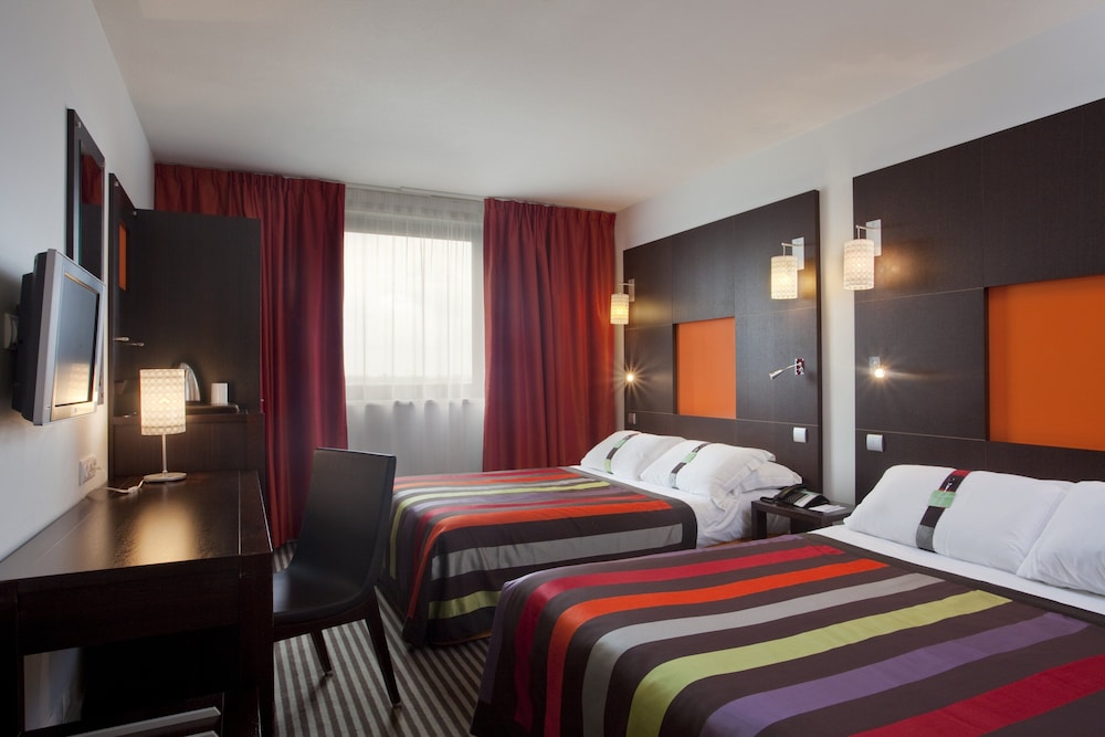 Standard Room, 2 Double Beds, City View