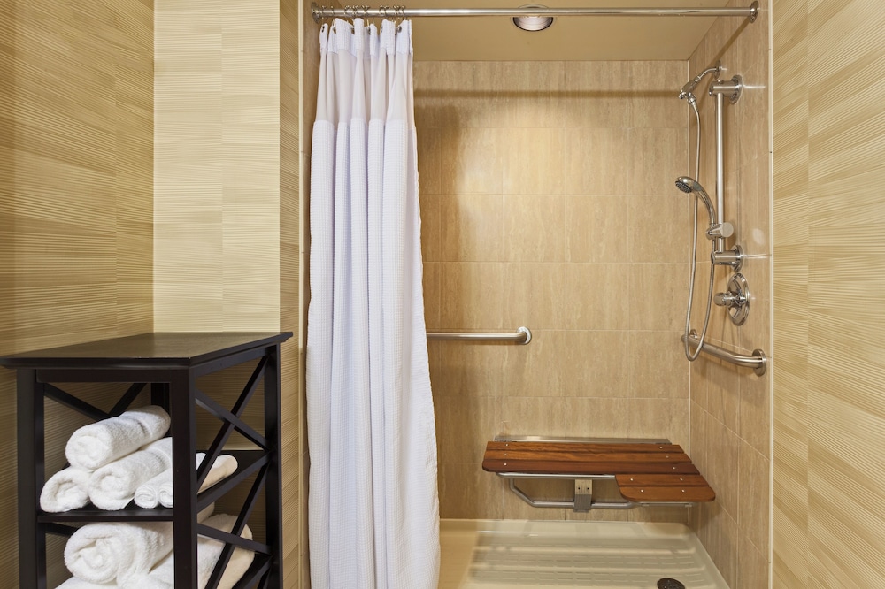 Room, 2 Double Beds, Transfer Shower, Non Smoking (Communications Accessible)