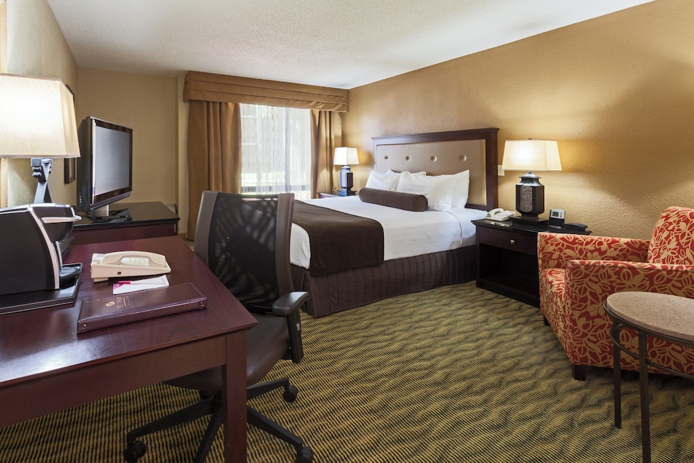 Standard Room, 1 King Bed (Atrium View)